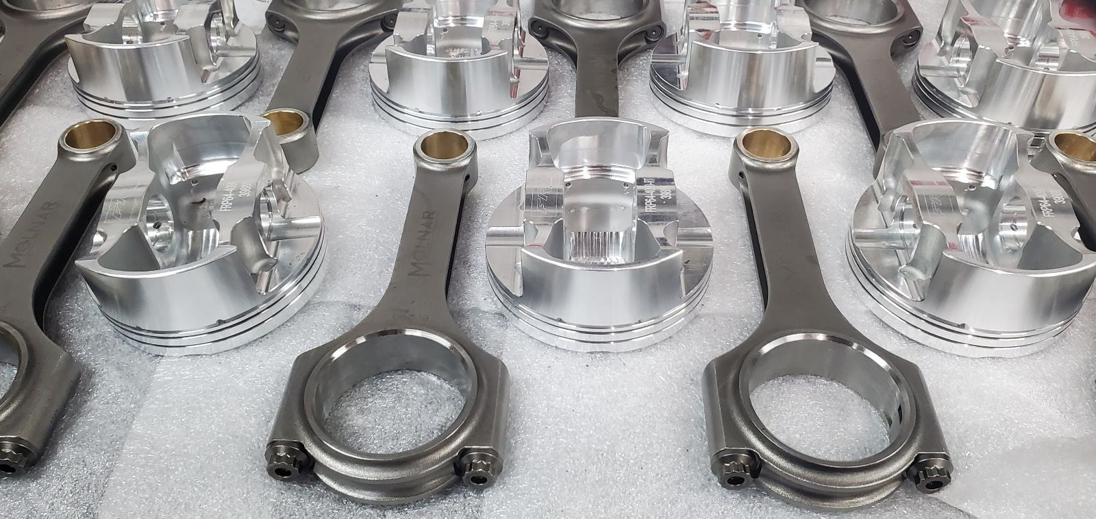 Forgen Internals - Connecting Rods and Pistons
